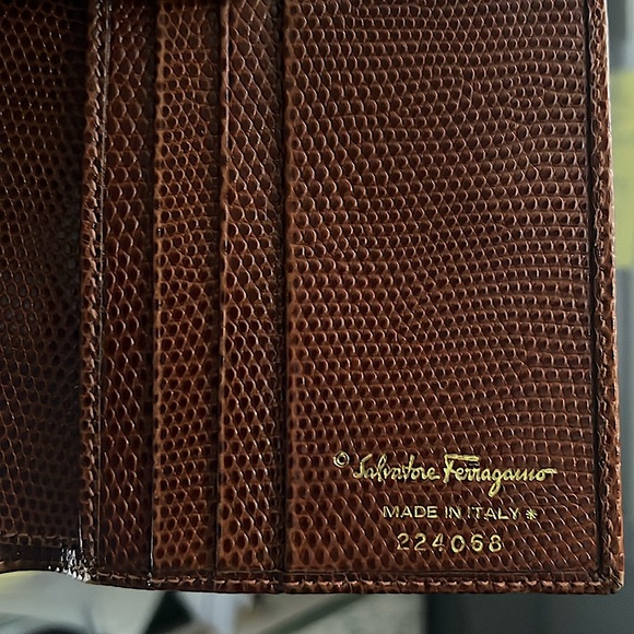 SALVATORE FERRAGAMO Wallet Pre Owned Leather Authentic in VERY GOOD CONDITION - Picture 3 of 6